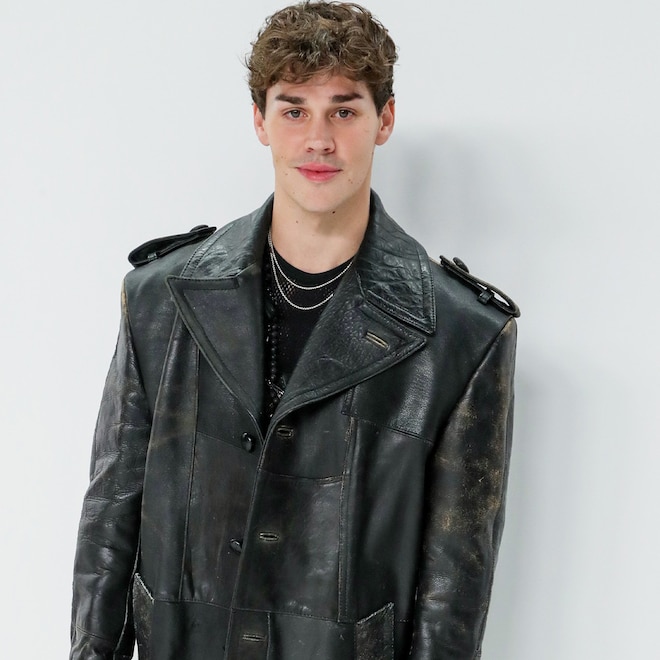 Noah Beck Claps Back at Criticism With the Ultimate Thirst Trap Noah Beck Claps Back at Criticism With the Ultimate Thirst Trap